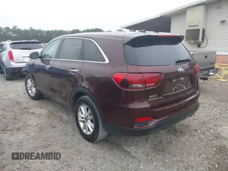 2019 Kia Sorento LX z VIN 5XYPGDA53KG482701, wystawiony jako IAAI lot #42229929 z przebiegiem 161 526 mil mil oraz . Historia ofert i sprzedaży dostępna na DreamBid. Obrazek 3.
