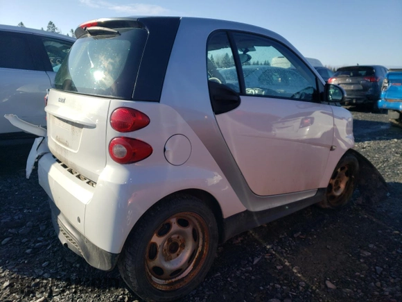 2015 Smart fortwo Passion z VIN WMEEJ3BA5FK817411, wystawiony jako Copart lot #51834455 z przebiegiem 63 143 mil mil oraz Szkody całkowita. Historia ofert i sprzedaży dostępna na DreamBid. Obrazek 3.