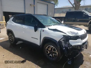 2025 Jeep Compass Trailhawk with VIN 3C4NJDDN2ST533537, listed as a Copart auction lot 61374825 with 8,889 mi miles and Clean title. Bid and sale history available at DreamBid. Image 4.