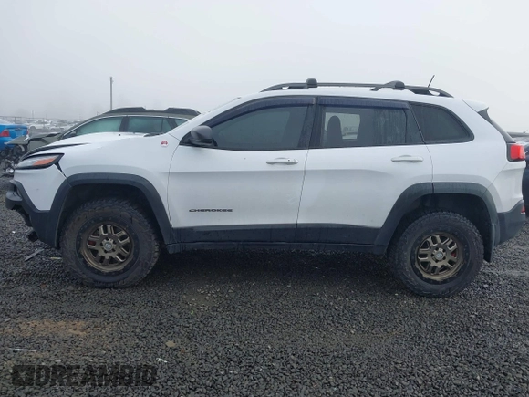 2017 Jeep Cherokee Trailhawk L Plus with VIN 1C4PJMBS2HD225011, listed as a IAAI auction lot 40802716 with 73,714 mi miles. Bid and sale history available at carsss.com. Image 14.