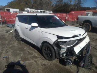 2020 Kia Soul S with VIN KNDJ23AU0L7041161, listed as a IAAI auction lot 41358648 with 37,946 mi miles. Bid and sale history available at carsss.com. Image 1.