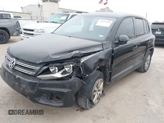 2013 Volkswagen Tiguan SE z VIN WVGAV7AXXDW519677, wystawiony jako IAAI lot #42264759 z przebiegiem 103 913 mil mil oraz . Historia ofert i sprzedaży dostępna na DreamBid. Obrazek 2.