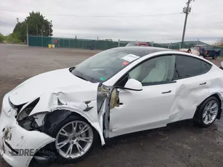 2024 Tesla Model Y Long Range with VIN 7SAYGAEE2RF014315, listed as a IAAI auction lot 42053183 with 36,521 mi miles and . Bid and sale history available at carsss.com. Image 6.