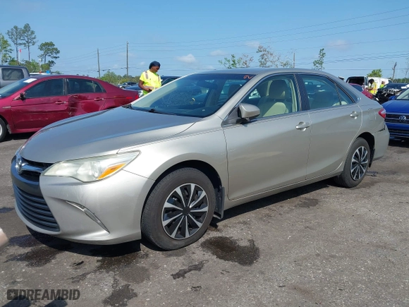 2015 Toyota Camry XLE with VIN 4T1BF1FK3FU001212, listed as a IAAI auction lot 41934444 with 196,233 mi miles. Bid and sale history available at carsss.com. Image 17.