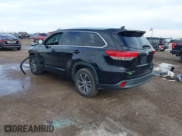 2017 Toyota Highlander XLE with VIN 5TDKZRFH9HS509478, listed as a IAAI auction lot 41448617 with 131,839 mi miles and . Bid and sale history available at DreamBid. Image 3.