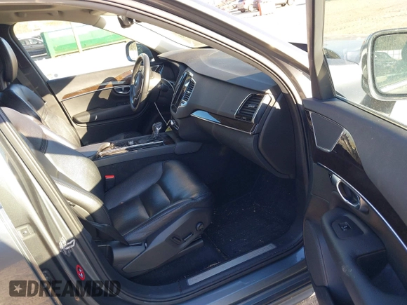 2017 Volvo XC90 Momentum with VIN YV4A22PK7H1172370, listed as a IAAI auction lot 41835935 with 103,577 mi miles. Bid and sale history available at carsss.com. Image 5.