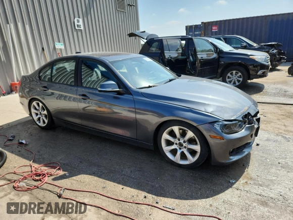 2014 BMW 3 Series 320i xDrive z VIN WBA3C3C52EP661263, wystawiony jako Copart lot #63203495 z przebiegiem 190 412 mil mil oraz Nie do naprawy • Non repairable. Historia ofert i sprzedaży dostępna na DreamBid. Obrazek 4.