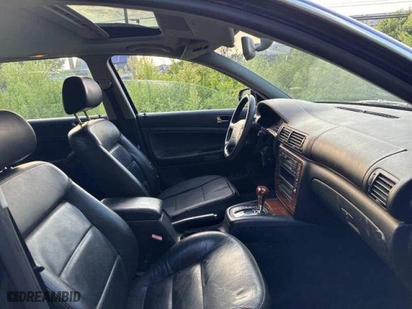 2002 Volkswagen Passat GLX with VIN WVWYH63BX2E109146, listed as a Copart auction lot 42938415 with 156,515 mi miles and Clean Title. Bid and sale history available at carsss.com. Image 5.