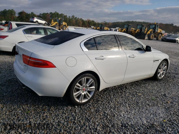 2019 Jaguar XE 25t z VIN SAJAR4FX6KCP52410, wystawiony jako Copart lot #82199484 z przebiegiem 89 027 mil mil oraz Szkoda całkowita • Salvage title. Historia ofert i sprzedaży dostępna na DreamBid. Obrazek 3.