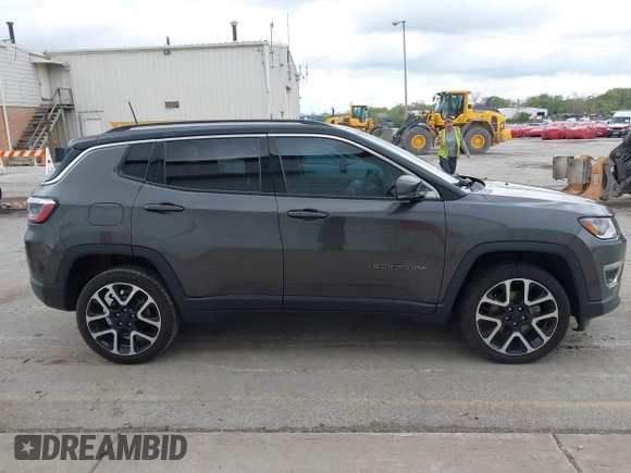 2021 Jeep Compass Limited z VIN 3C4NJDCB5MT521750, wystawiony jako IAAI lot #42169668 z przebiegiem 26 580 mil mil oraz . Historia ofert i sprzedaży dostępna na DreamBid. Obrazek 13.