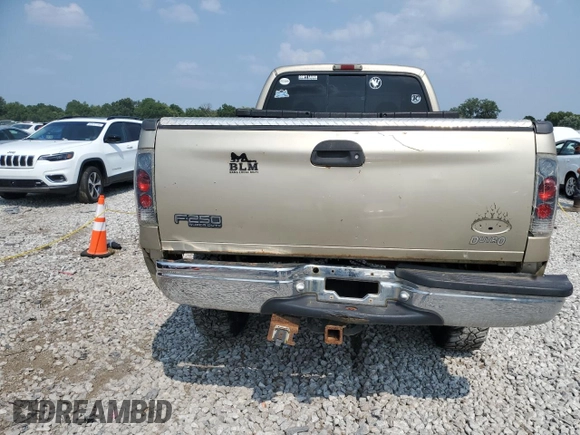 2001 Ford Super Duty F-250 XL with VIN 1FTNX21S31EA51607, listed as a Copart auction lot 64711164 with 137,934 mi miles and Salvage Title. Bid and sale history available at carsss.com. Image 6.