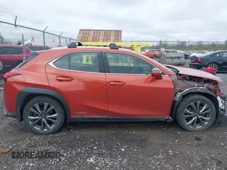 2019 Lexus UX 250h z VIN JTHU9JBH3K2003383, wystawiony jako IAAI lot #42151535 z przebiegiem 98 996 mil mil oraz . Historia ofert i sprzedaży dostępna na DreamBid. Obrazek 14.