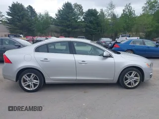 2015 Volvo S60 T5 Premier z VIN YV1612TB0F2316022, wystawiony jako IAAI lot #42331989 z przebiegiem 107 167 mil mil oraz . Historia ofert i sprzedaży dostępna na DreamBid. Obrazek 13.