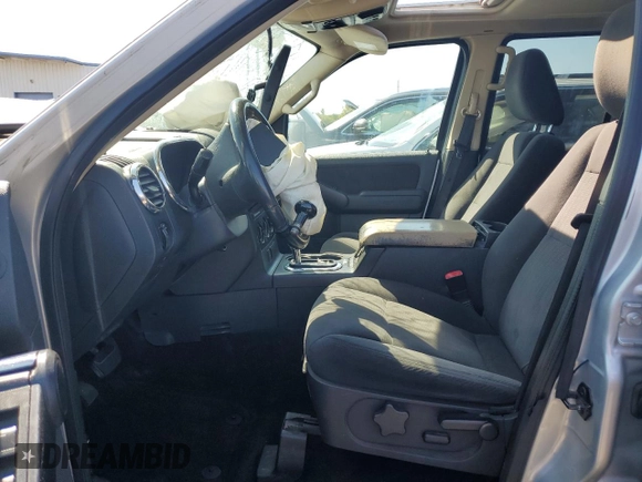 2010 Ford Explorer XLT z VIN 1FMEU6DE9AUA93402, wystawiony jako Copart lot #70621624 z przebiegiem Nie podano mil oraz Szkoda całkowita • Salvage title. Historia ofert i sprzedaży dostępna na DreamBid. Obrazek 7.