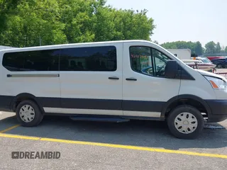 2019 Ford Transit Passenger XL z VIN 1FBZX2YM4KKB64966, wystawiony jako IAAI lot #42417498 z przebiegiem 157 311 mil mil oraz . Historia ofert i sprzedaży dostępna na DreamBid. Obrazek 13.