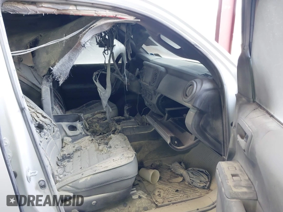 2021 Toyota Tacoma SR z VIN 3TYCZ5AN4MT048876, wystawiony jako IAAI lot #41802975 z przebiegiem 27 816 mil mil oraz . Historia ofert i sprzedaży dostępna na DreamBid. Obrazek 5.