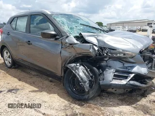 2019 Nissan Kicks S z VIN 3N1CP5CU1KL499629, wystawiony jako IAAI lot #42145111 z przebiegiem 66 624 mil mil oraz . Historia ofert i sprzedaży dostępna na DreamBid. Obrazek 1.