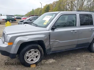 2017 Jeep Patriot Sport with VIN 1C4NJPBA2HD146096, listed as a IAAI auction lot 41896154 with 165,486 mi miles. Bid and sale history available at carsss.com. Image 6.
