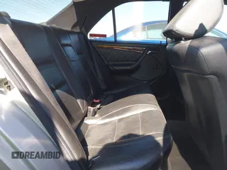 1998 Mercedes-Benz C с VIN WDBHA33G8WF744587, выставлен на аукционе IAAI как лот 42682845 с пробегом 271 027 миль миль и . История ставок и продаж доступна на DreamBid. Изображение 8.