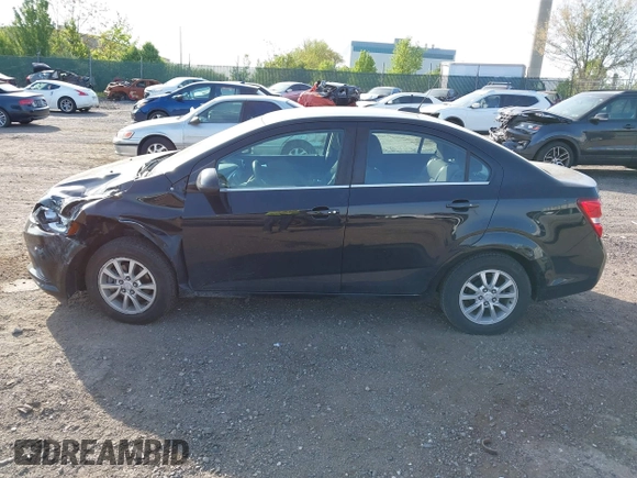 2018 Chevrolet Sonic LT z VIN 1G1JD5SG2J4117386, wystawiony jako IAAI lot #42162352 z przebiegiem 55 798 mil mil oraz . Historia ofert i sprzedaży dostępna na DreamBid. Obrazek 15.