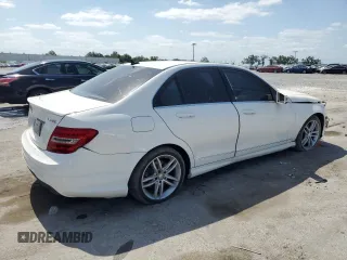 2014 Mercedes-Benz C 300 Sport z VIN WDDGF8AB2ER301759, wystawiony jako Copart lot #54536325 z przebiegiem 110 362 mil mil oraz Szkoda całkowita • Salvage title. Historia ofert i sprzedaży dostępna na DreamBid. Obrazek 3.