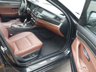 2013 BMW 5 Series 535i xDrive z VIN WBAFU7C58DDU75728, wystawiony jako IAAI lot #42237444 z przebiegiem 113 156 mil mil oraz . Historia ofert i sprzedaży dostępna na DreamBid. Obrazek 5.