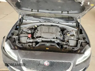 2017 Jaguar F-Pace 35t R-Sport z VIN SADCL2BV4HA077456, wystawiony jako Copart lot #58517395 z przebiegiem 66 853 mil mil oraz Tytuł czysty. Historia ofert i sprzedaży dostępna na DreamBid. Obrazek 11.