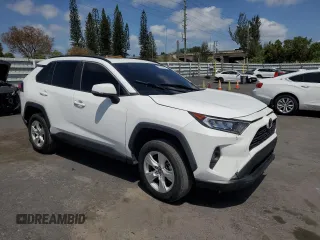 2021 Toyota RAV4 XLE with VIN 2T3W1RFV9MW166971, listed as a Copart auction lot 52300085 with 43,178 mi miles and Salvage Title. Bid and sale history available at carsss.com. Image 4.