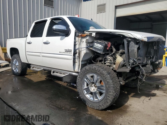 2013 Chevrolet Silverado 1500 LT with VIN 3GCPKSE79DG114204, listed as a Copart auction lot 44384635 with 223,506 mi miles and Salvage Title. Bid and sale history available at DreamBid. Image 4.