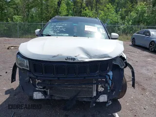 2021 Jeep Compass Altitude with VIN 3C4NJCBB8MT531586, listed as a IAAI auction lot 41941336 with 61,476 mi miles. Bid and sale history available at carsss.com. Image 12.