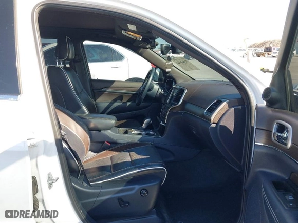 2017 Jeep Grand Cherokee Overland with VIN 1C4RJECGXHC636297, listed as a IAAI auction lot 41661922 with 111,477 mi miles. Bid and sale history available at carsss.com. Image 5.