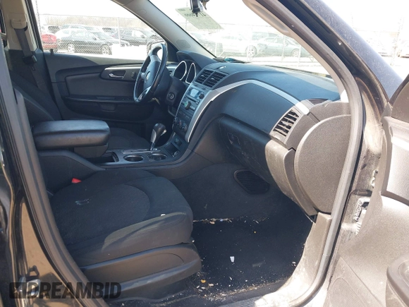 2011 Chevrolet Traverse 1LT z VIN 1GNKRGEDXBJ413826, wystawiony jako IAAI lot #41774666 z przebiegiem 190 483 mil mil oraz . Historia ofert i sprzedaży dostępna na DreamBid. Obrazek 5.