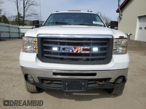 2009 GMC Sierra 2500HD SLE z VIN 1GTHK59K59E125901, wystawiony jako Copart lot #55094295 z przebiegiem 262 201 mil mil oraz Czysty tytuł • Clean title. Historia ofert i sprzedaży dostępna na DreamBid. Obrazek 5.