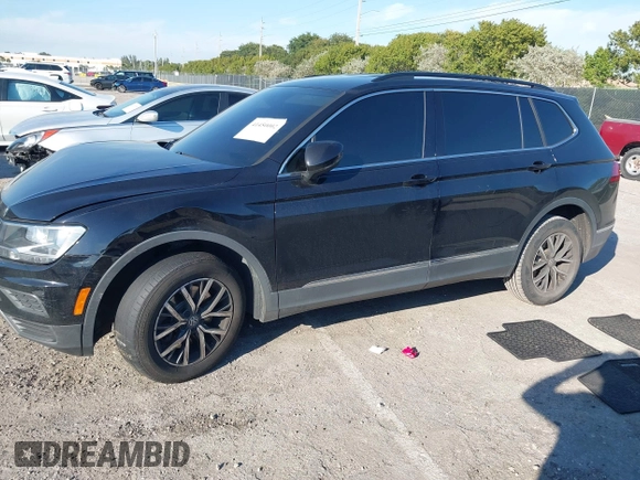 2020 Volkswagen Tiguan SE z VIN 3VV3B7AX1LM019574, wystawiony jako IAAI lot #41450002 z przebiegiem 44 553 mil mil oraz . Historia ofert i sprzedaży dostępna na DreamBid. Obrazek 17.