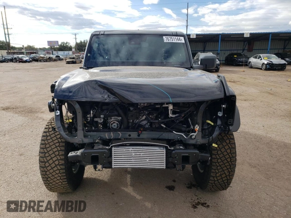 2024 Ford Bronco Heritage Edition z VIN 1FMDE4CH2RLA74426, wystawiony jako Copart lot #76751144 z przebiegiem 629 mil mil oraz Szkoda całkowita • Salvage title. Historia ofert i sprzedaży dostępna na DreamBid. Obrazek 5.