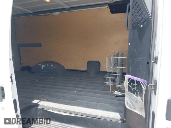 2007 Ford Econoline Cargo Commercial with VIN 1FTNE24W27DA99831, listed as a IAAI auction lot 42292439 with 280,756 mi miles and . Bid and sale history available at DreamBid. Image 8.