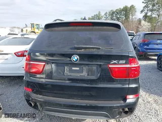 2011 BMW X5 35i with VIN 5UXZV4C58BL406373, listed as a IAAI auction lot 41715817 with 101,900 mi miles. Bid and sale history available at carsss.com. Image 16.