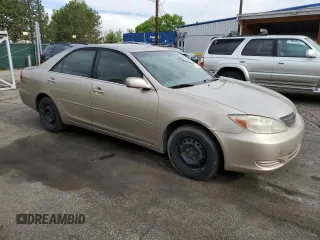 2002 Toyota Camry LE z VIN 4T1BE32K92U524457, wystawiony jako Copart lot #56864365 z przebiegiem 274 760 mil mil oraz Czysty tytuł • Clean title. Historia ofert i sprzedaży dostępna na DreamBid. Obrazek 4.