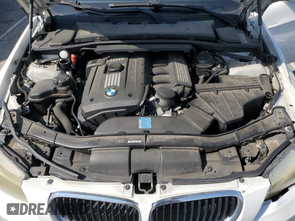 2009 BMW 3 Series 328i z VIN WBAPH57559NL79032, wystawiony jako Copart lot #52024355 z przebiegiem 115 036 mil mil oraz Szkoda całkowita • Salvage title. Historia ofert i sprzedaży dostępna na DreamBid. Obrazek 11.