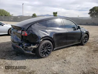 2021 Tesla Model Y Long Range with VIN 5YJYGAEE9MF137910, listed as a Copart auction lot 81921303 with 47,397 mi miles and Salvage Title. Bid and sale history available at DreamBid. Image 3.