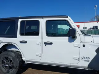 2018 Jeep Wrangler Unlimited Sport S z VIN 1C4HJXDG8JW117341, wystawiony jako IAAI lot #42037176 z przebiegiem 44 750 mil mil oraz . Historia ofert i sprzedaży dostępna na DreamBid. Obrazek 14.