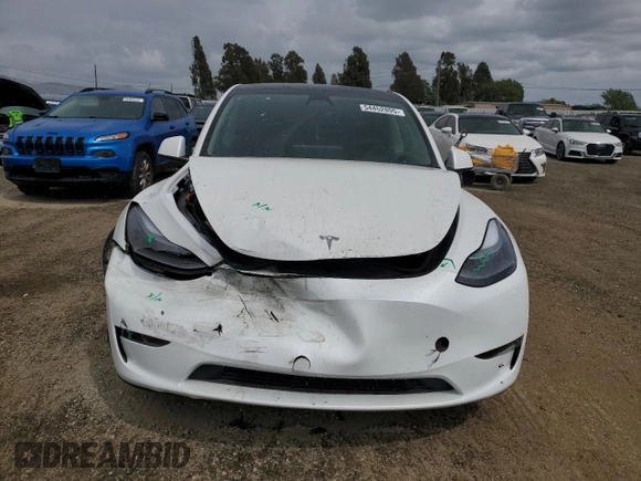 2023 Tesla Model Y Long Range z VIN 7SAYGAEE0PF693613, wystawiony jako Copart lot #54452895 z przebiegiem 19 574 mil mil oraz Szkoda całkowita • Salvage title. Historia ofert i sprzedaży dostępna na DreamBid. Obrazek 5.