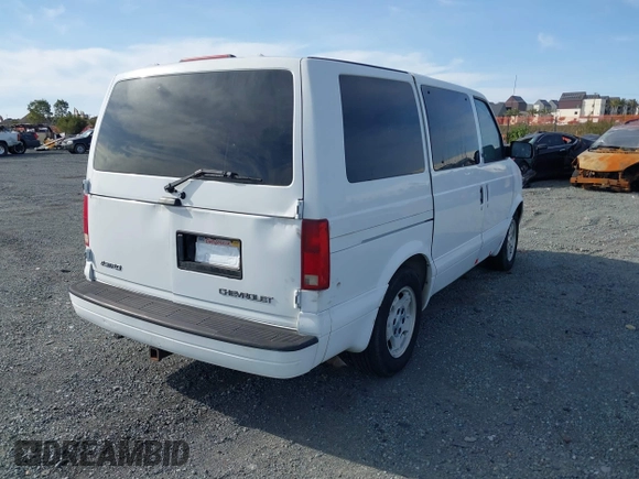 2005 Chevrolet Astro with VIN 1GNDM19X25B113690, listed as a IAAI auction lot 41758764 with Not Provided miles. Bid and sale history available at carsss.com. Image 4.