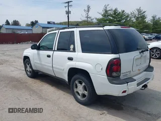 2007 Chevrolet TrailBlazer LS with VIN 1GNDT13S672207008, listed as a IAAI auction lot 42084492 with Not Provided miles and . Bid and sale history available at DreamBid. Image 3.