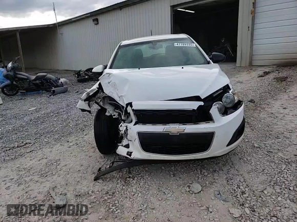 2016 Chevrolet Sonic LS z VIN 1G1JA6SH1G4174727, wystawiony jako Copart lot #47789335 z przebiegiem 166 907 mil mil oraz Szkoda całkowita • Salvage title. Historia ofert i sprzedaży dostępna na DreamBid. Obrazek 14.