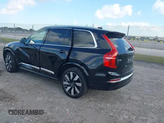 2024 Volvo XC90 Plus с VIN YV4H60LEXR1245014, выставлен на аукционе IAAI как лот 42161764 с пробегом 5 701 миль миль и . История ставок и продаж доступна на DreamBid. Изображение 3.