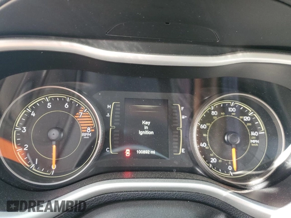 2018 Jeep Cherokee Latitude z VIN 1C4PJMCX3JD586604, wystawiony jako Copart lot #59128315 z przebiegiem 100 892 mil mil oraz Szkoda całkowita • Salvage title. Historia ofert i sprzedaży dostępna na DreamBid. Obrazek 9.