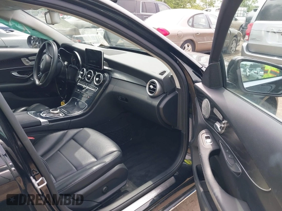 2017 Mercedes-Benz C 300 z VIN 55SWF4KB5HU200236, wystawiony jako IAAI lot #42551004 z przebiegiem 75 802 mil mil oraz . Historia ofert i sprzedaży dostępna na DreamBid. Obrazek 5.