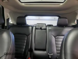 2023 Ford Edge SEL z VIN 2FMPK4J94PBA22570, wystawiony jako Copart lot #56350435 z przebiegiem 27 761 mil mil oraz Szkoda całkowita • Salvage title. Historia ofert i sprzedaży dostępna na DreamBid. Obrazek 10.