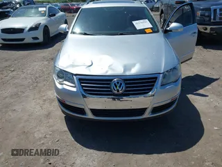 2008 Volkswagen Passat Komfort z VIN WVWLK73C38E053716, wystawiony jako IAAI lot #42176595 z przebiegiem 134 738 mil mil oraz . Historia ofert i sprzedaży dostępna na DreamBid. Obrazek 6.